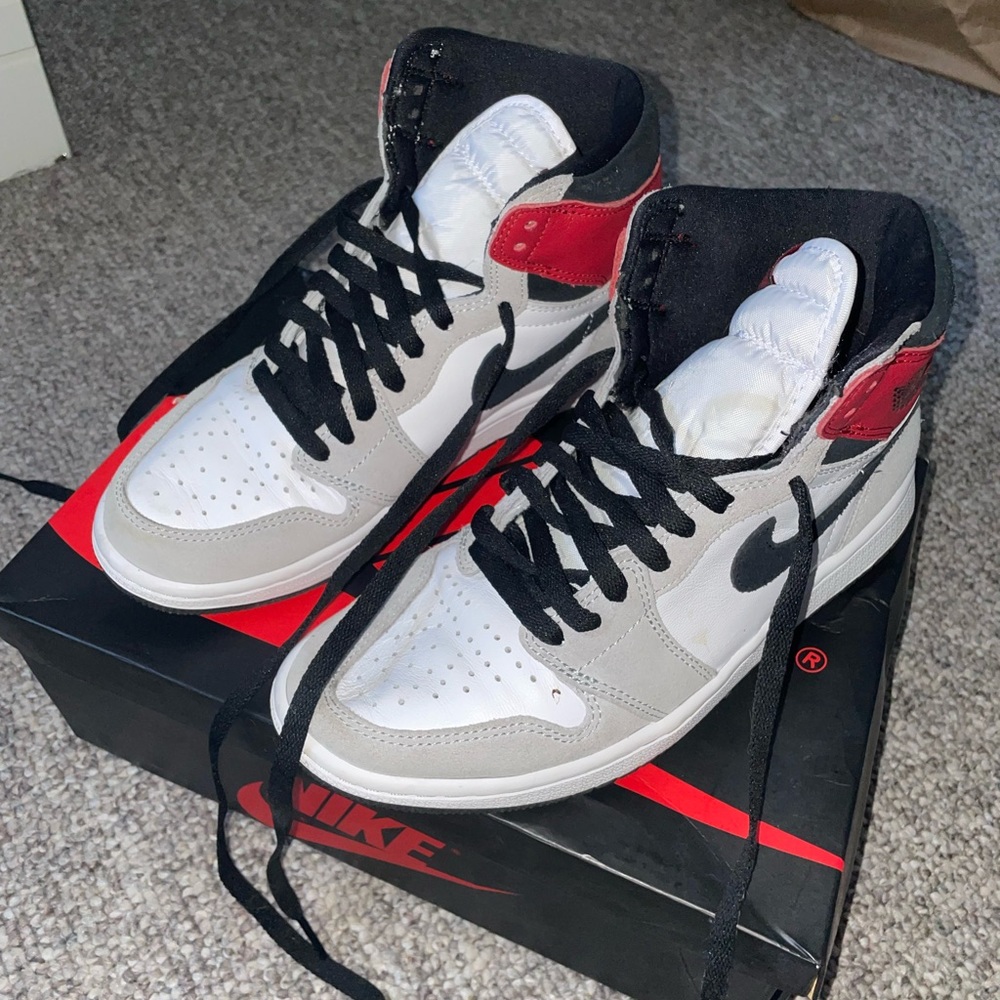 Jordan 1 Retro High Light Smoke Grey